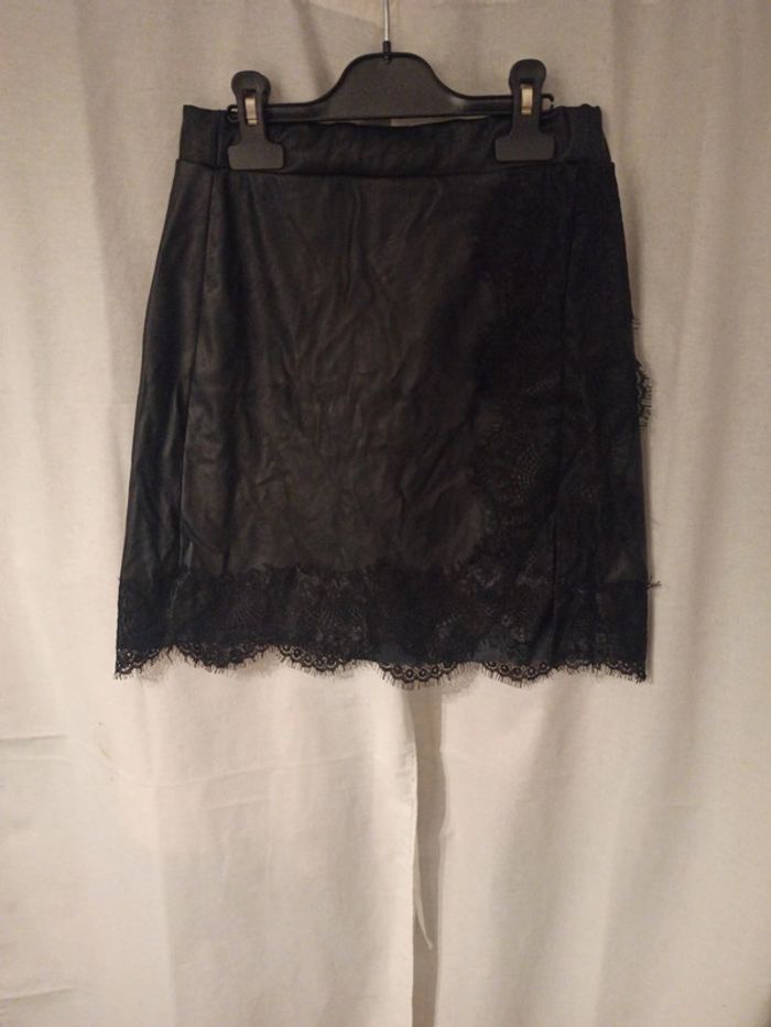 Jupe simili cuir noire dentelle