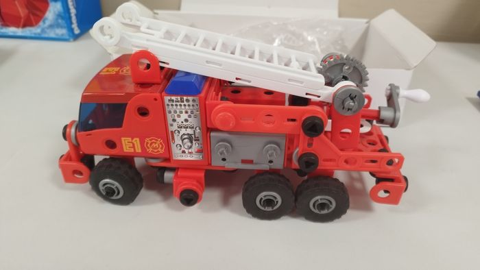 Mécano camion de pompier - photo numéro 2