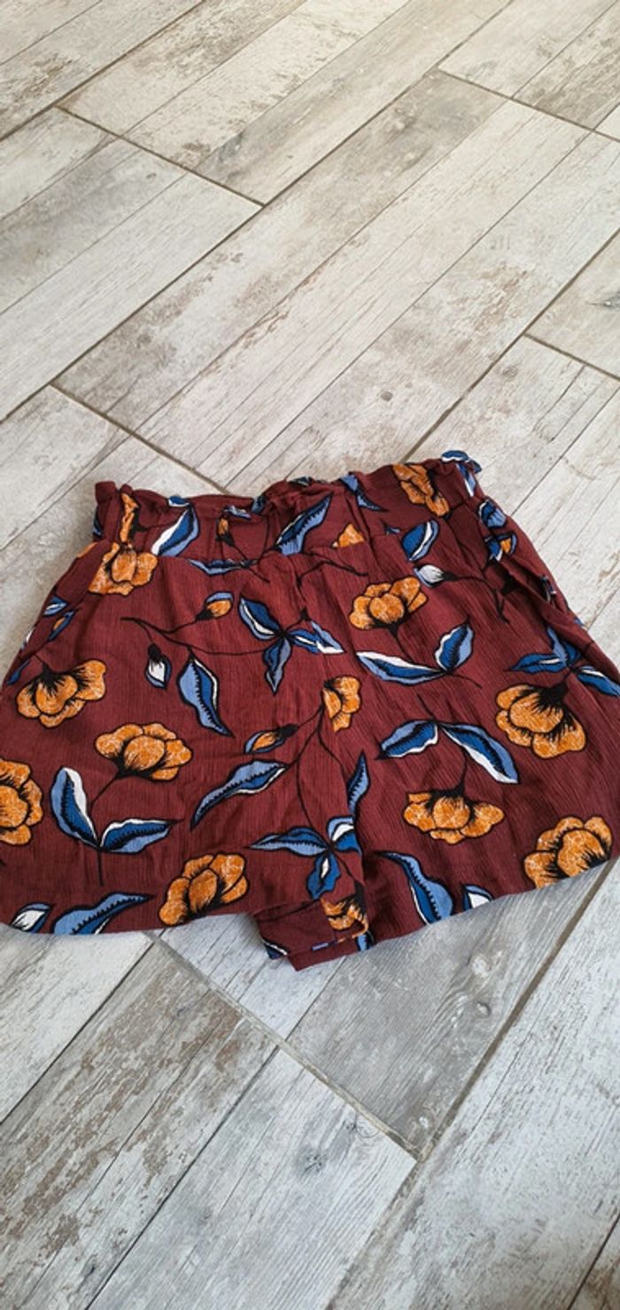 Très beau short de chez kiabi taille 34 en très bon état 👌