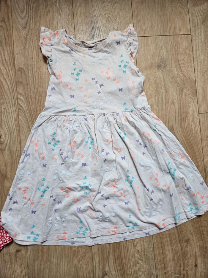 Lot de 2 robes H&M et Kiabi 8 ans - photo numéro 4