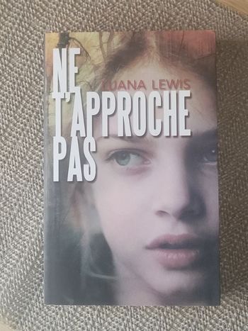 Ne t'approche pas - Luana Lewis