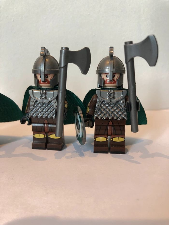 Figurine type lego 4 soldats à la hache du Rohan. le seigneur des anneaux - photo numéro 2