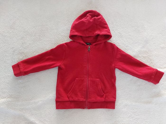 Veste à capuche zippée rouge 24 mois