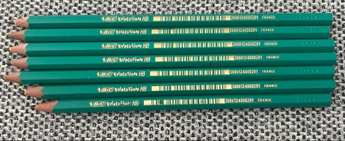 7 crayons de bois HB Bic