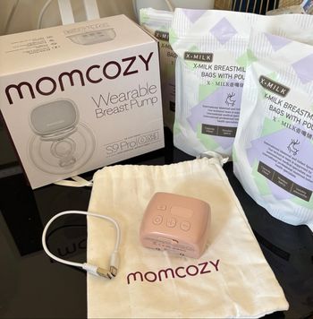 Momcozy tire lait