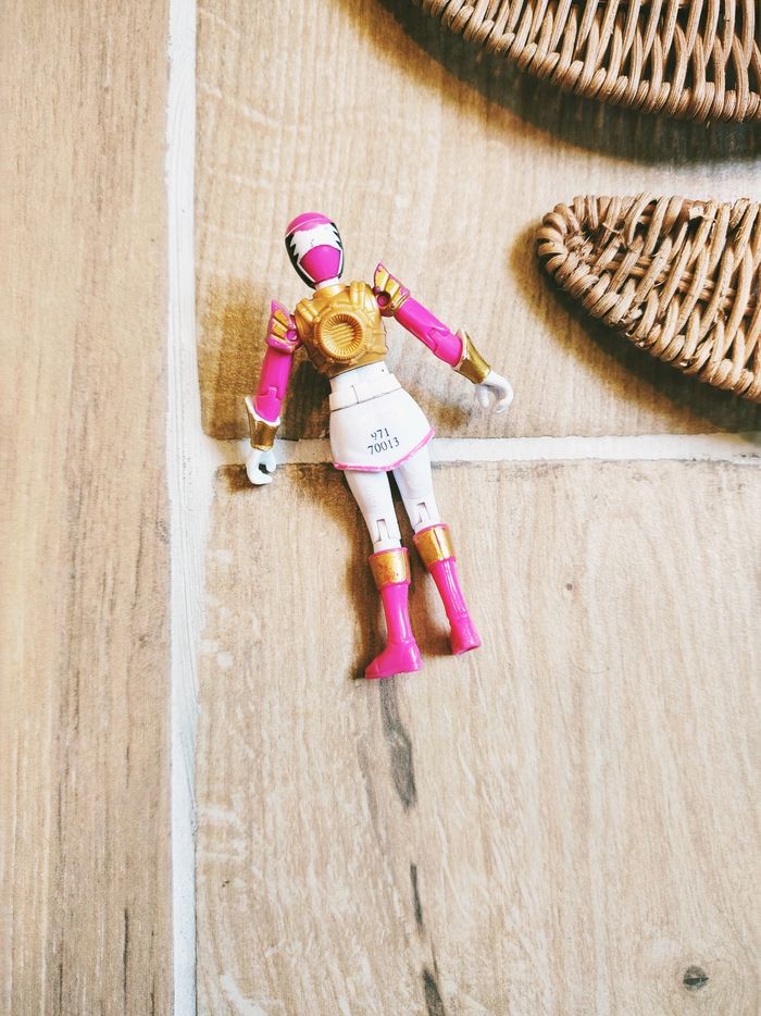 🙅 Power rangers megaforce ultra pink figurine du ranger rose marque bandai - photo numéro 2