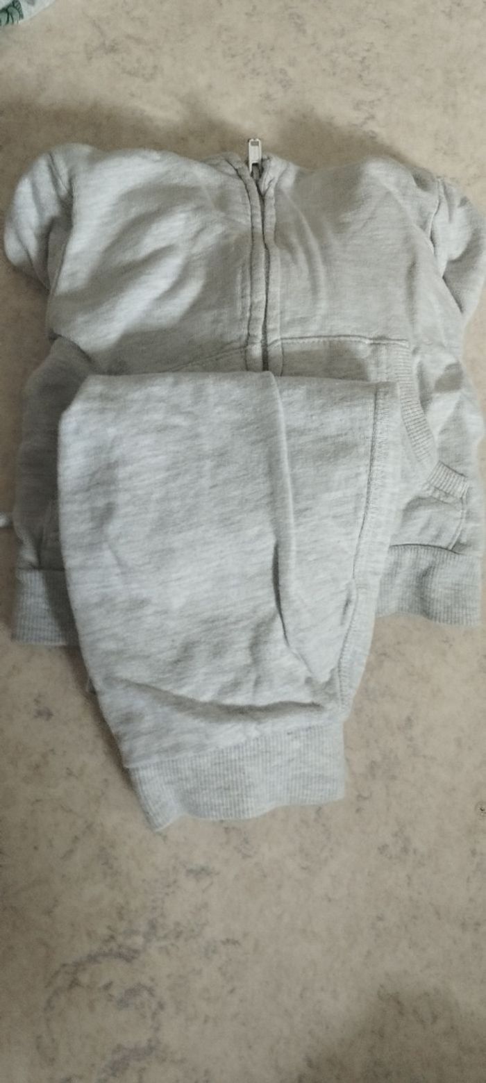 Lot Vêtements taille 9 mois - photo numéro 5