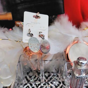 Magnifiques boucles d'oreilles neuves acier