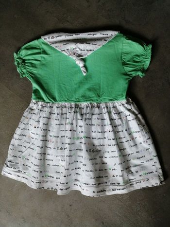 Robe verte et blanche 18 mois