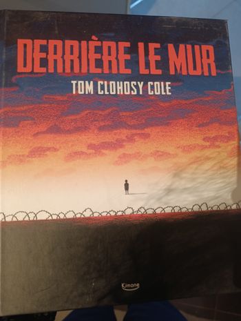 Livre derriere le mur