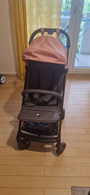 Vend poussette  rose