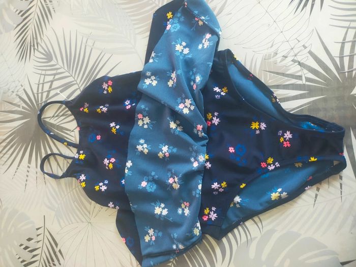 Maillot de bain 1 pièces neuf fille T 10/11 ans decathlon - photo numéro 2