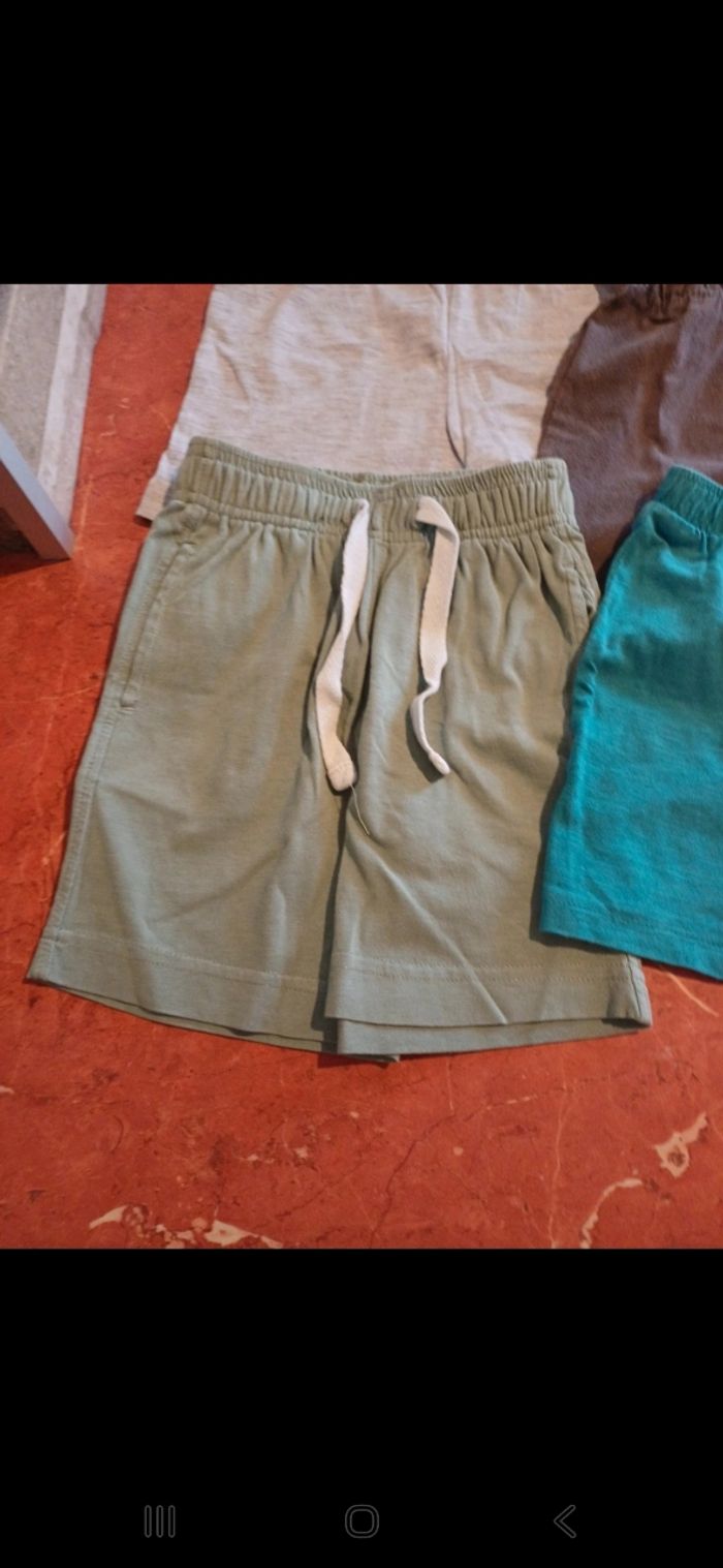 Lot de 4 shorts garçon taille 4 ans - photo numéro 3
