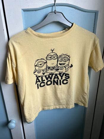 Tee shirt jaune, les minions,6 ans