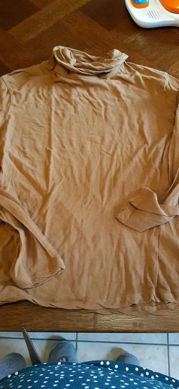 T shirt col roulé léger m/l correspond plus à un m