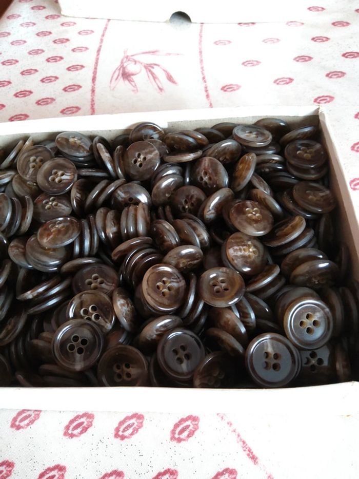 Boutons  vestes plus clair que marron,  juste comme les photos