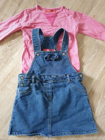 Ensemble robe en jean et tee-shirt à manches longues