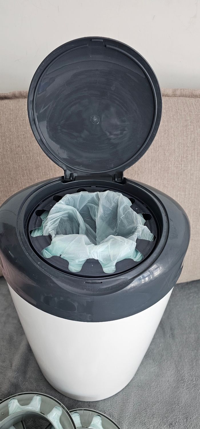Poubelle a couche Sangenic simplee avec  5 recharge - photo numéro 4
