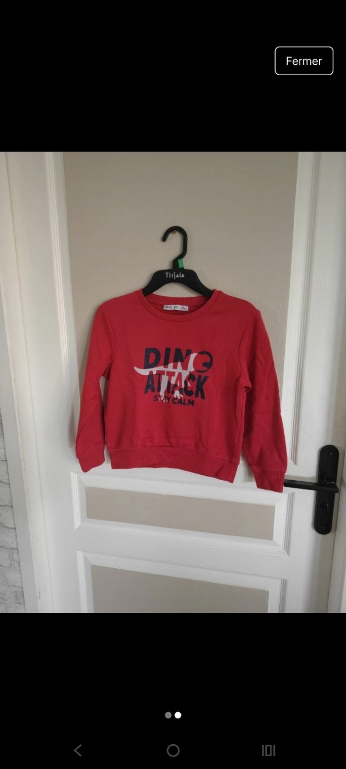 Sweat dinosaure 8 ans