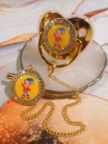 Sucette avec attache Oui-Oui 