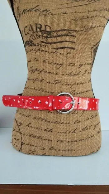 Ceinture rouge étoiles blanche 90 cm