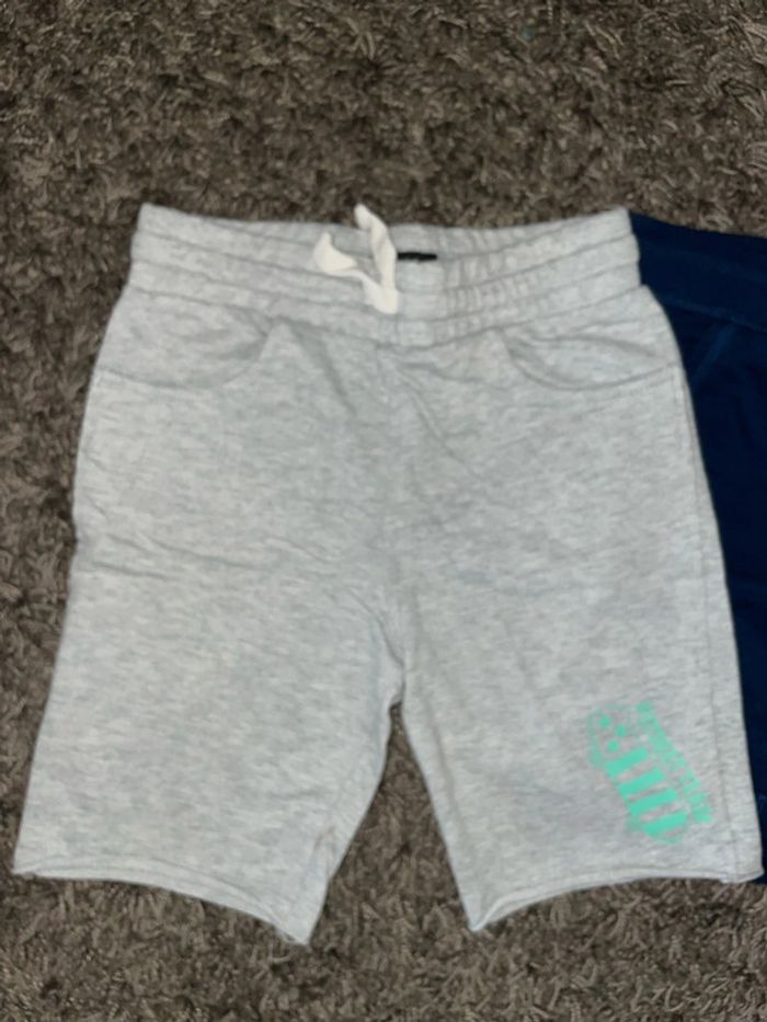 Lot 2 shorts 8 ans - photo numéro 2