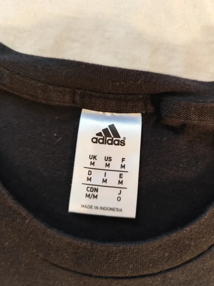 T-shirt adidas taille M très bon état - photo numéro 3