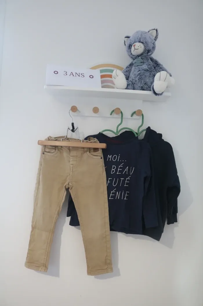 Ensemble hatu DPAM, pantalon Gémo et gilet Primark 3 ans