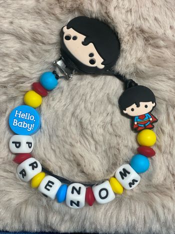 Attache tétine super man