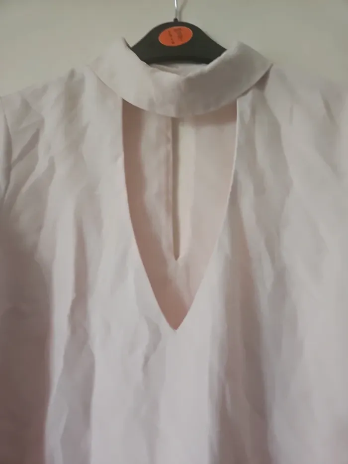 Haut femme légèrement rose - photo numéro 7