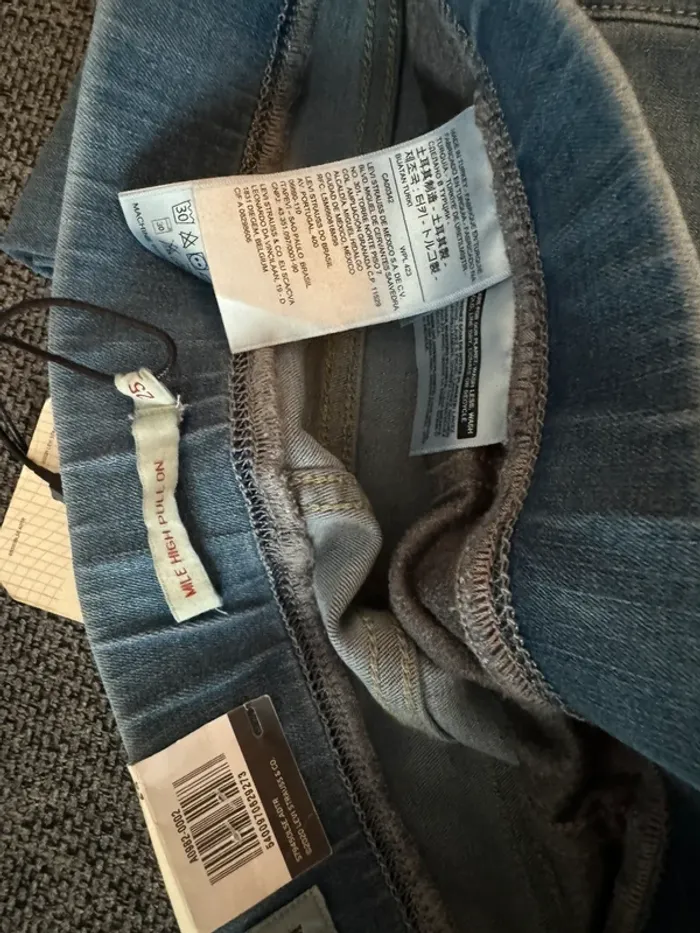 Levi’s Mile High Super Skinny taille 25 - photo numéro 3