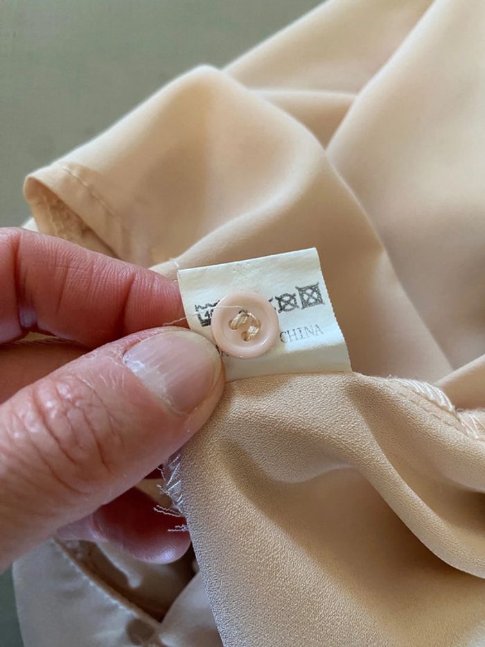 Chemise Queens beige clair avec broderies taille S - photo numéro 19
