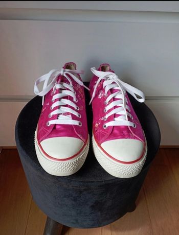 Basket  à laver avec des fleurs brodées