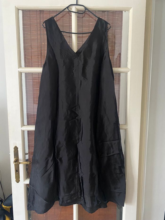 Robe longue en soie noire