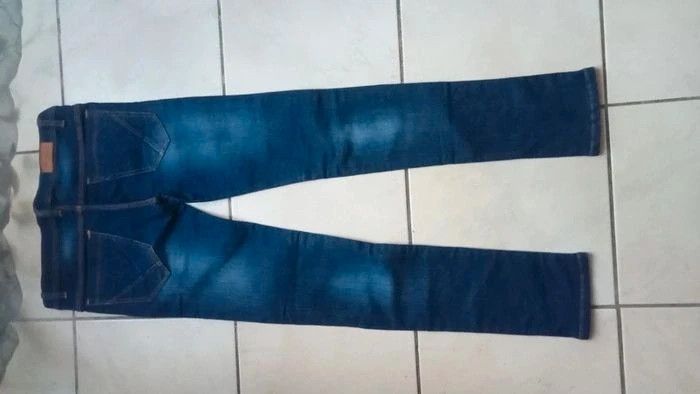 Pantalon en jean comme neuf - photo numéro 10