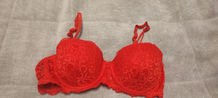 Soutien gorge rouge taille 95B