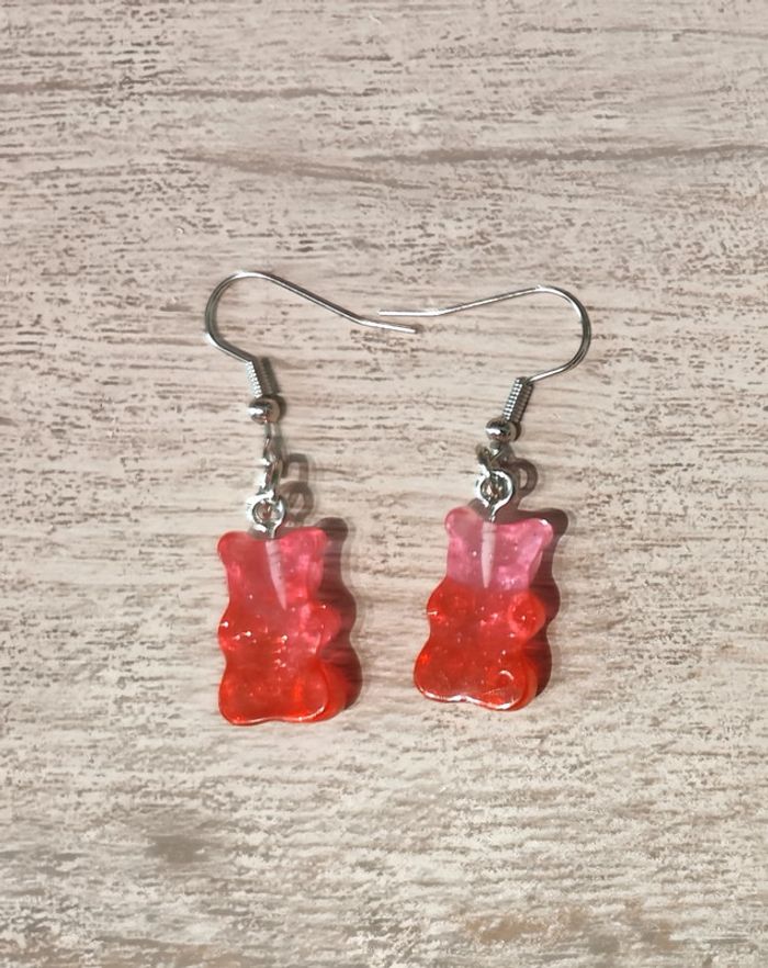 Petits ours rouge et rose à paillettes en résine en boucles d'oreilles - photo numéro 2