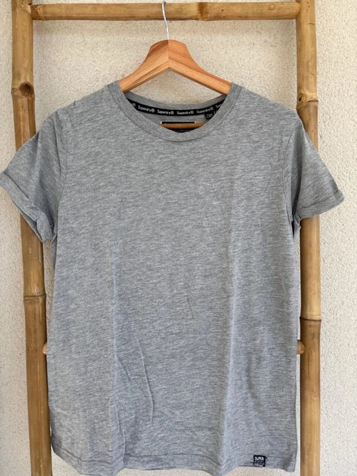 t-shirt gris superdry taille 38