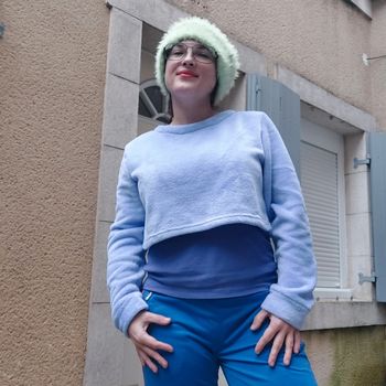 Adorable pull crop neuf pour L/XL