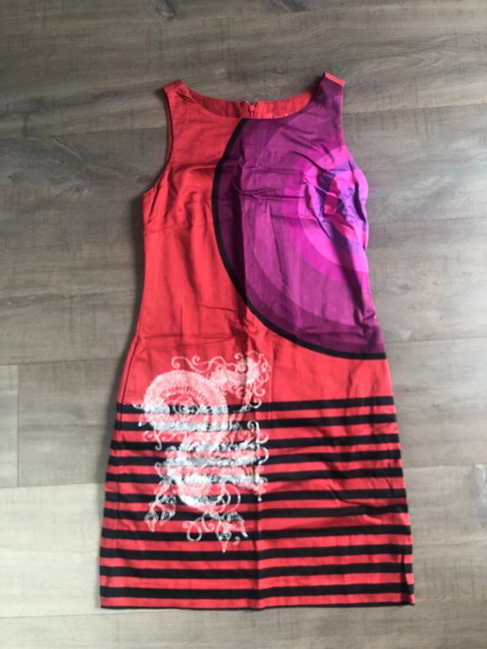 Robe rouge 3 trous desigual taille 36 dragon