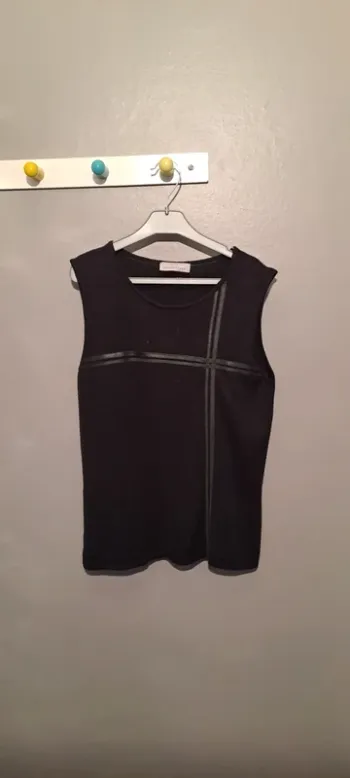 T Shirt noir manches courtes - Marque Pure&Simple - Taille 40 - Bon état.