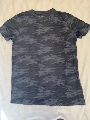 Tee-shirt moucheté camouflage 12 à 13 ans 