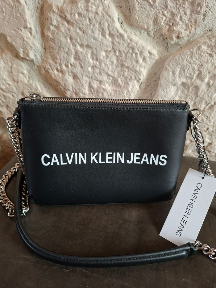 Sac Calvin klein neuf avec étiquettes 🏷 - photo numéro 3