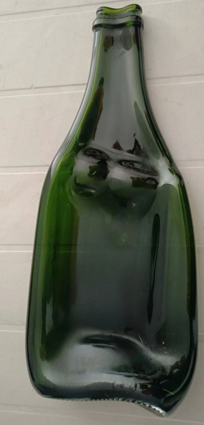 Plateau/Vide-Poche Upcycling | Bouteille de Vin Écrasée Unique | Déco & Apéritif