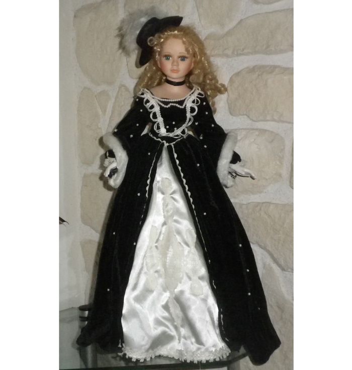 Poupée porcelaine Diane de Poitiers - photo numéro 3