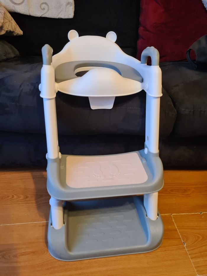 Réducteur de toilette avec marches