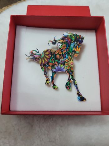 Broche cheval motif multicoles