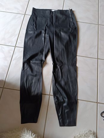 Pantalon simili cuir mango