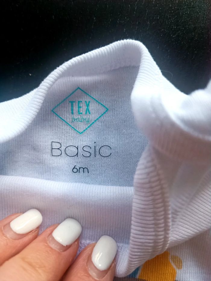 Lot bodies manches courtes 6 mois - photo numéro 5