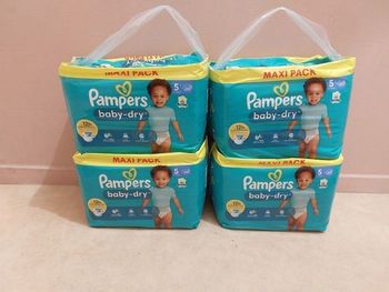 4 Maxi pack de 90 couches pampers baby dry taille 5. 
Nb: 360 couches au total